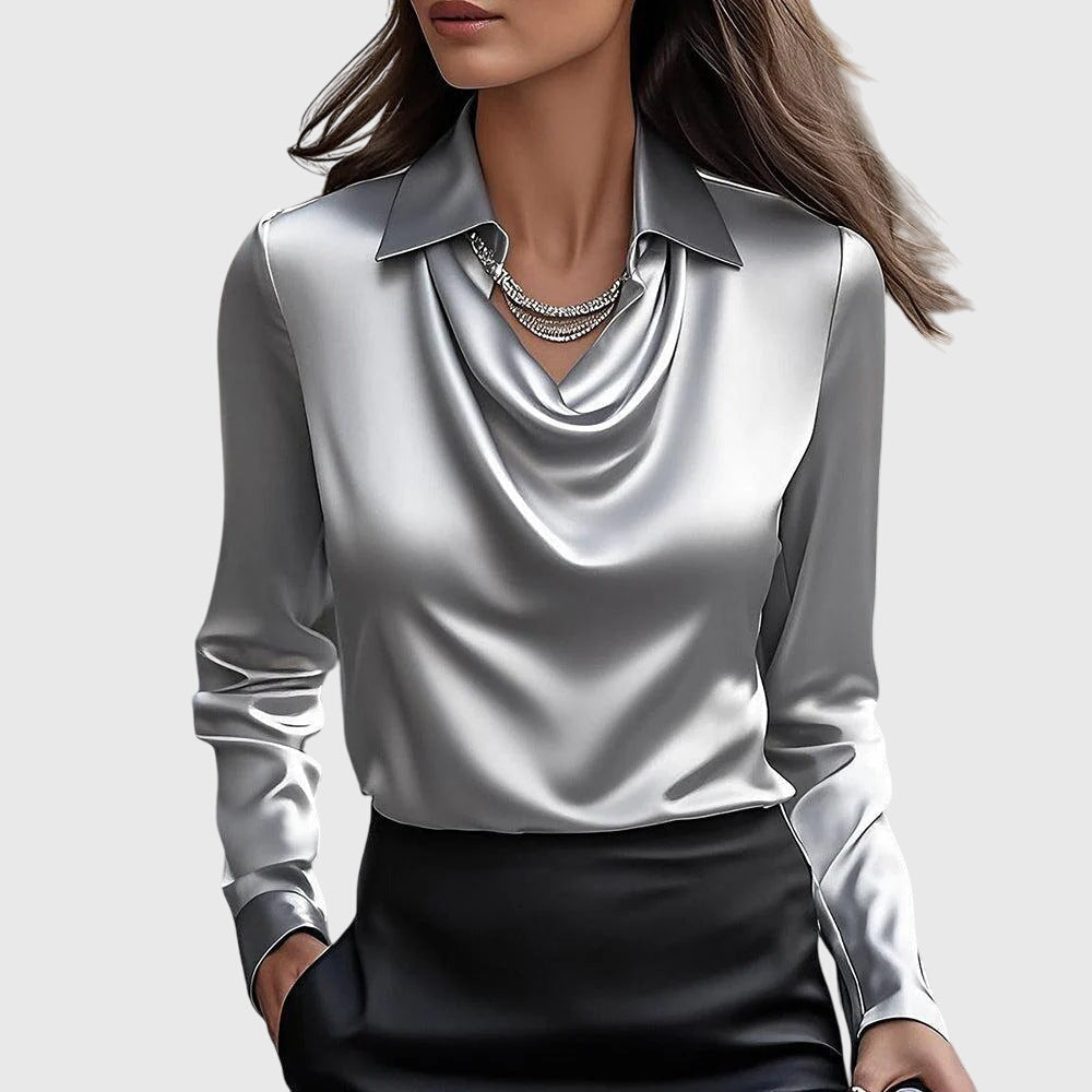 Sylvie | Satijnen Blouse met luxe glans en plooihals