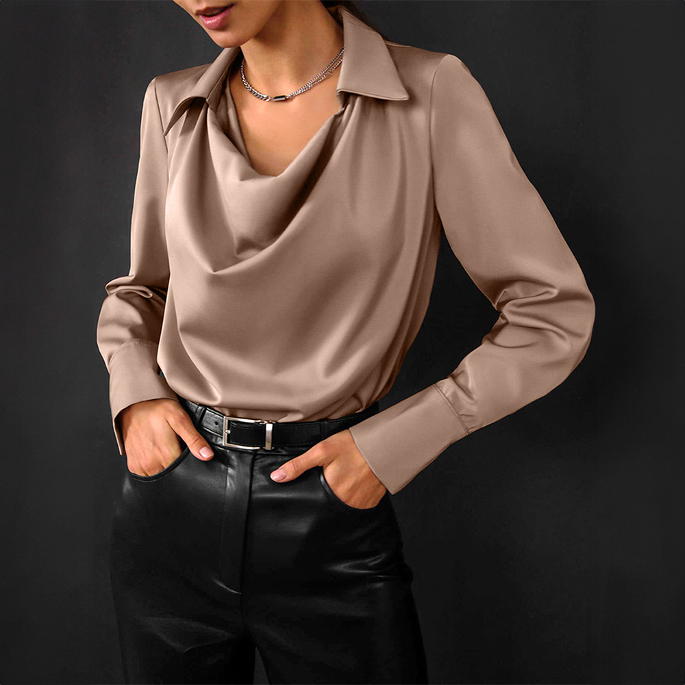 Sylvie | Satijnen Blouse met luxe glans en plooihals