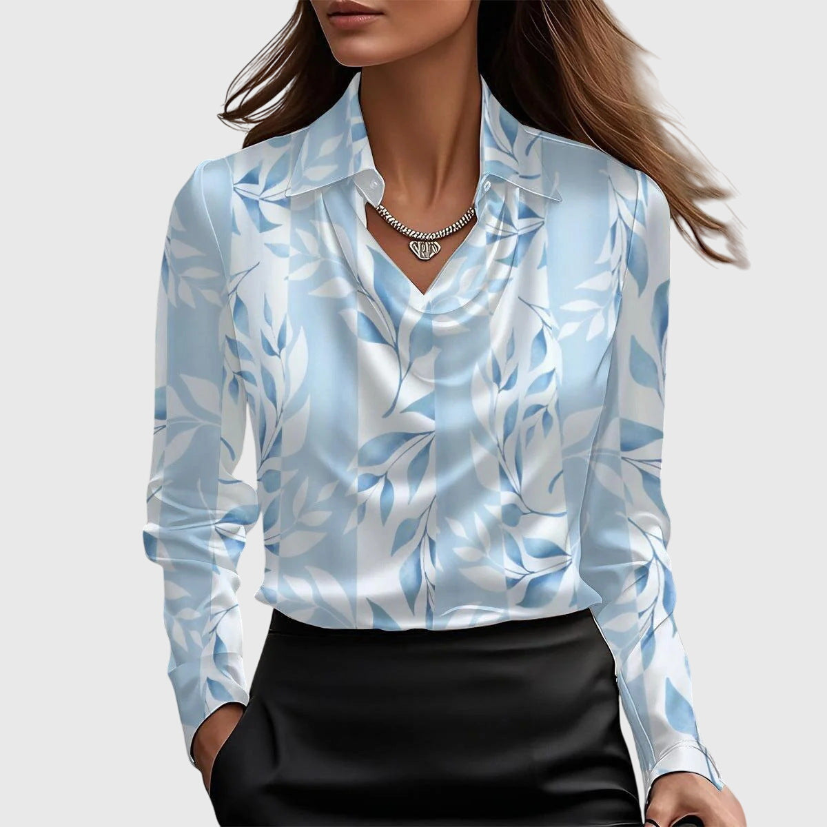 Sylvie | Satijnen Blouse met luxe glans en plooihals