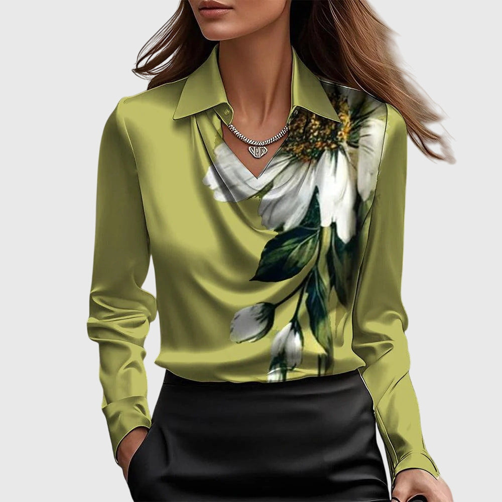 Sylvie | Satijnen Blouse met luxe glans en plooihals