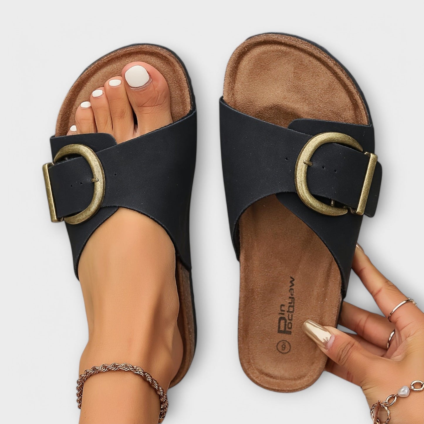 Damesslippers met gespsluiting